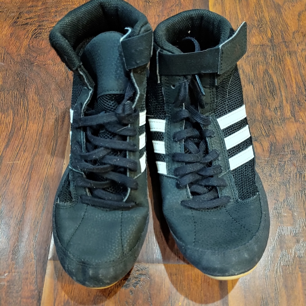 Wrestling shoes